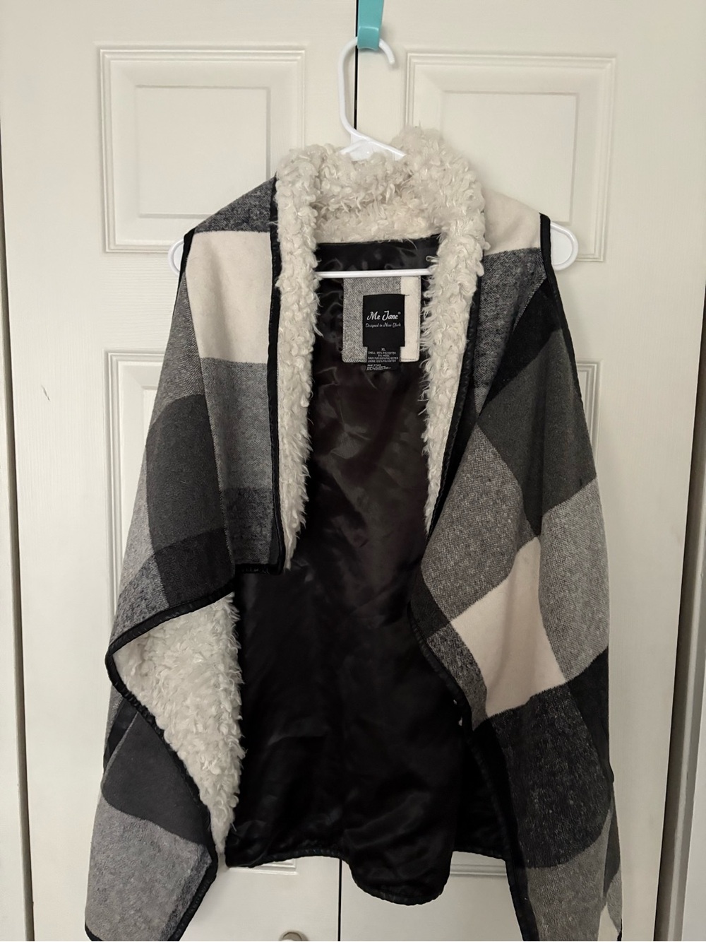 Me Jane Black & Gray Plaid Sherpa-Lined Draped Cape